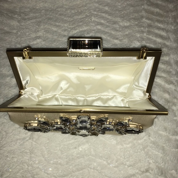 Badgley Mischka Jeweled Snap Clutch Ivory - Picture 10 of 11